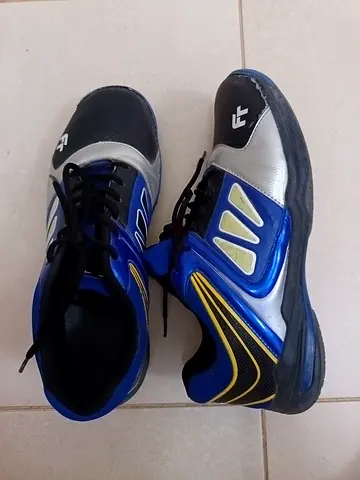 Badminton Mens Blue and Silver Sports Shoes - Size 9UK