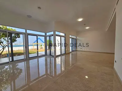 5BR+M Luxurious Villa with Private Beach Access