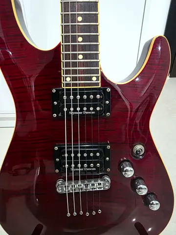 Guitar Schecter with pickups Seymour Duncan distortion