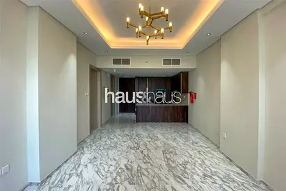 Pool View | Close to Metro | Available July