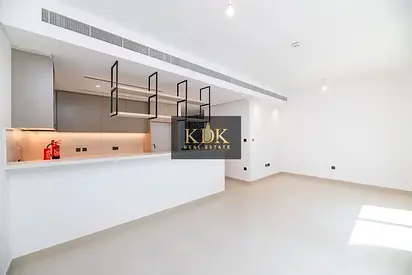 Lowest | Landscaped | Biege Interior