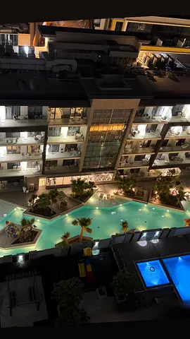 !!Like STODIO! Chic MASTER ROOM in apartment. 2 tenants only in house . Available parking.