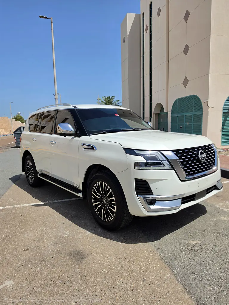 Nissan Patrol 2019 — photo 1 of 11