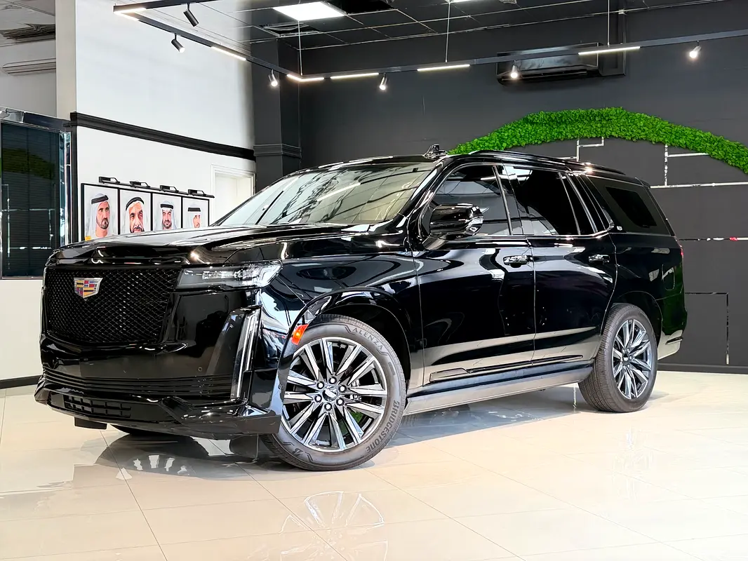 Cadillac Escalade 2023 — photo 1 of 16
