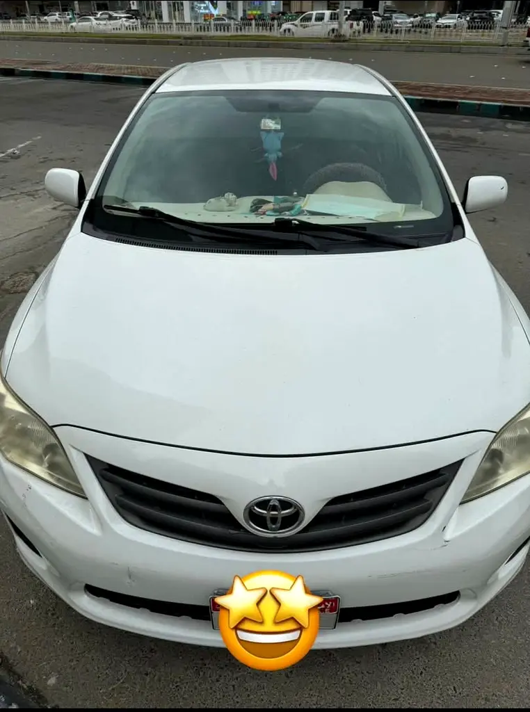 Toyota Corolla 2013 — photo 1 of 7