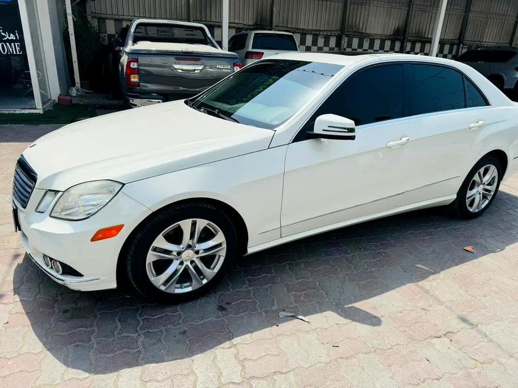 Mercedes-Benz E-Class 2010 — photo 1 of 7