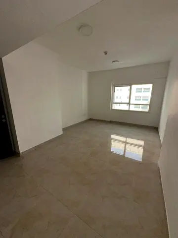 ارقى شقه غرفتين وصاله واسعه مع 3 حمام تشطيب مميز مع بلكونه اطلاله مفتوحه بالكامل  مع باركينج خاص للايجار السنوى بالمجاز 3 شارع جمال عبد الناصر موقع مم