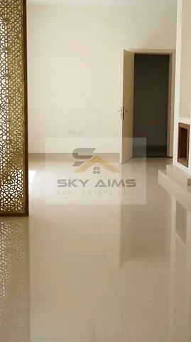 Road-Facing Retail Shop | Prime Location in Oud Metha