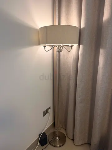 Free standing creme lamp