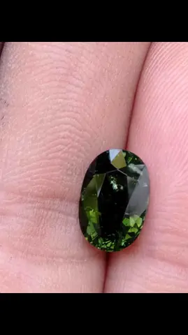 For sale Green tourmaline               
Weight of 2.70 ct.
Size 10.3*6.9*5.1 mm.
Dark green