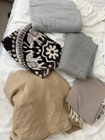 FREE blankets and towels available for pickup in Al Furjan. Various sizes and types.
