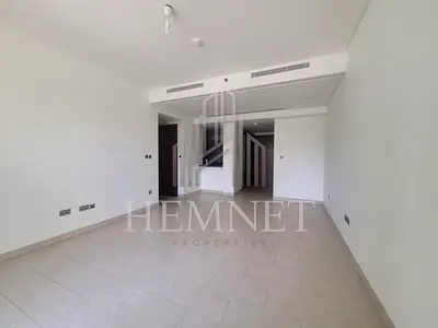 شاغرة 1 يوليو | غرفة ملابس | غرفة خدمات
