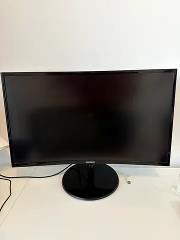 24-inch Samsung LED Monitor with Stand - Good Condition and speakers