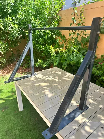Gym pull up bar