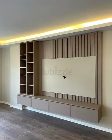 Modern Wall-Mounted Entertainment Unit with Shelving and TV Panel