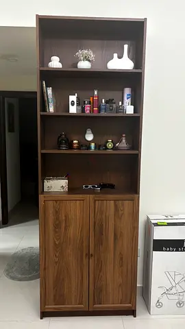 Solid wood bookshelf / Cabinet