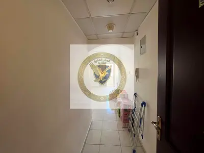 بلكون مع اطلاله مفتوحه مع جيم ومسبح موقع مميز وحيوي قريب من كل الخدمات مثل المقاهي والمتاجر وقريب من مخرج دبي