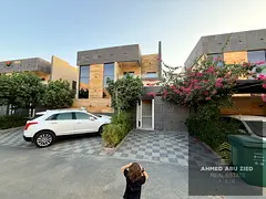 4 master bedrooms, large living room, fully equipped kitchen, 6 bathrooms, high-end finishing, balco