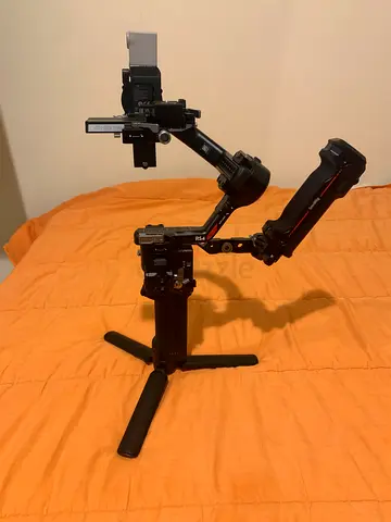 DJI RS 4 GIMBAL WITH SMALLRIG BREIFCASE HANDLE WITH REMOTE CONTROL AND DJI TRACKER ACCESSORY