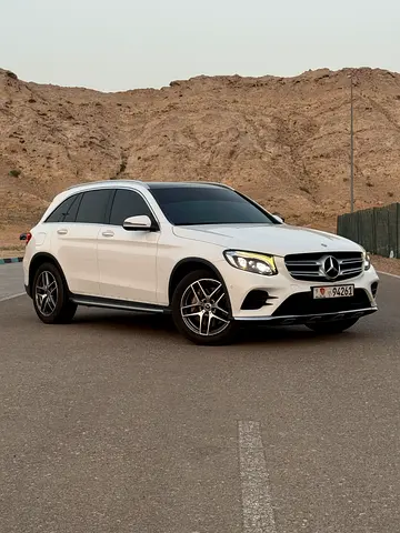 2017 Mercedes GLC 250 4MATIC | Polar White | 2 keys| GCC Spec