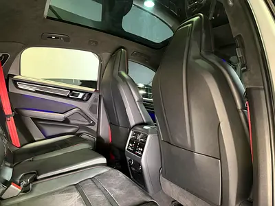 2022 Porsche CAYENNE — миниатюра 17
