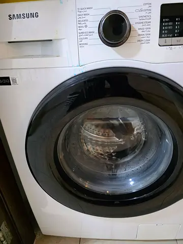 Im selling a well maintained Samsung 9 kg fully automatic washing machine.