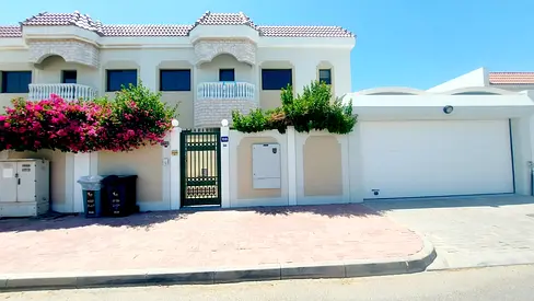 Luxury 5-Bedroom Villa with Private Pool for Rent in Jumeirah 3