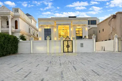 للبيع فيلا فاخره بتصميم حديث من المالك مباشرة السعر شامل مياه كهرباء و مكيفات