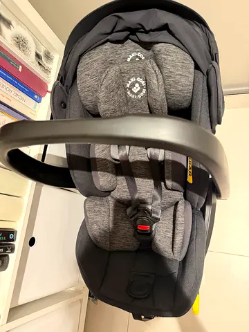 Maxi Cosi Baby Car Seat with Base - Good Condition
