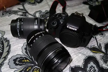 Canon EOS750 DSLR with Two EF-S Kit Lenses (18-55mm  55-250mm) — Very Good Condition  no faults