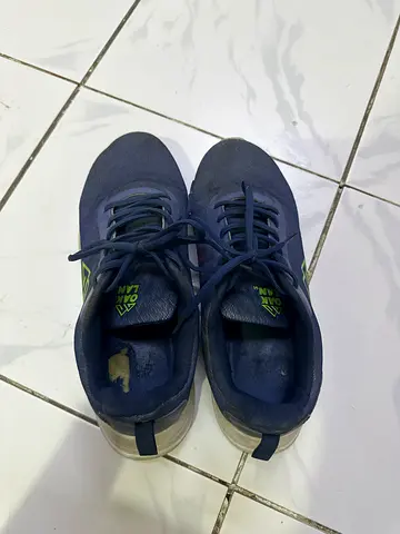 Navy Blue Oak Lan Sneakers