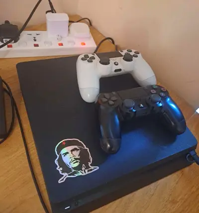 Playstation 4 بلايستيشن ٤