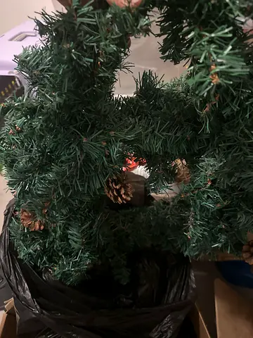 Artificial Pine garlands with Pinecones — Good Condition