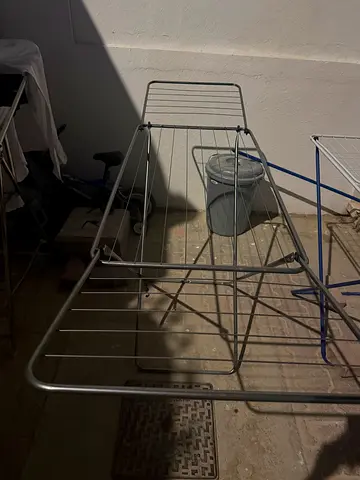 Cloth stand