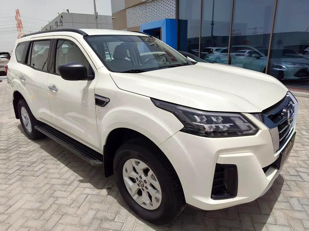 Nissan Xterra 2023 — photo 1 of 20