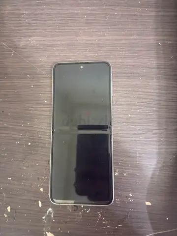 Galaxy Z Flip 5 Single Sim Cream 8GB RAM 256GB 5G - International Version