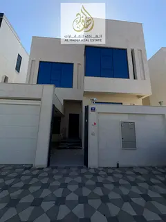 Commercial villa consisting of 3 floors, 6 rooms, 2 kitchens, a living room and a majlis with a roof