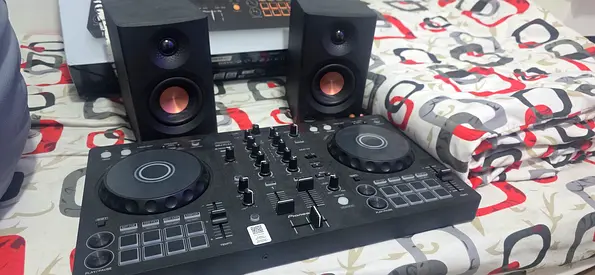 Pioneer DJ DDJ-FLX4 2-Deck DJ Controller Edifier MR3 Powered Studio Monitor Speakers
