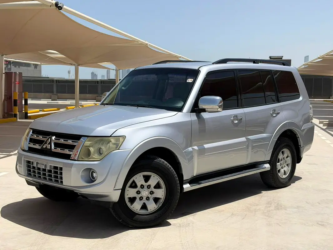 Mitsubishi Pajero 2014 — photo 1 of 15
