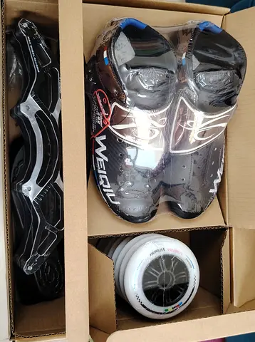 Competitive speed skates, Carbon fiber roller speed skate