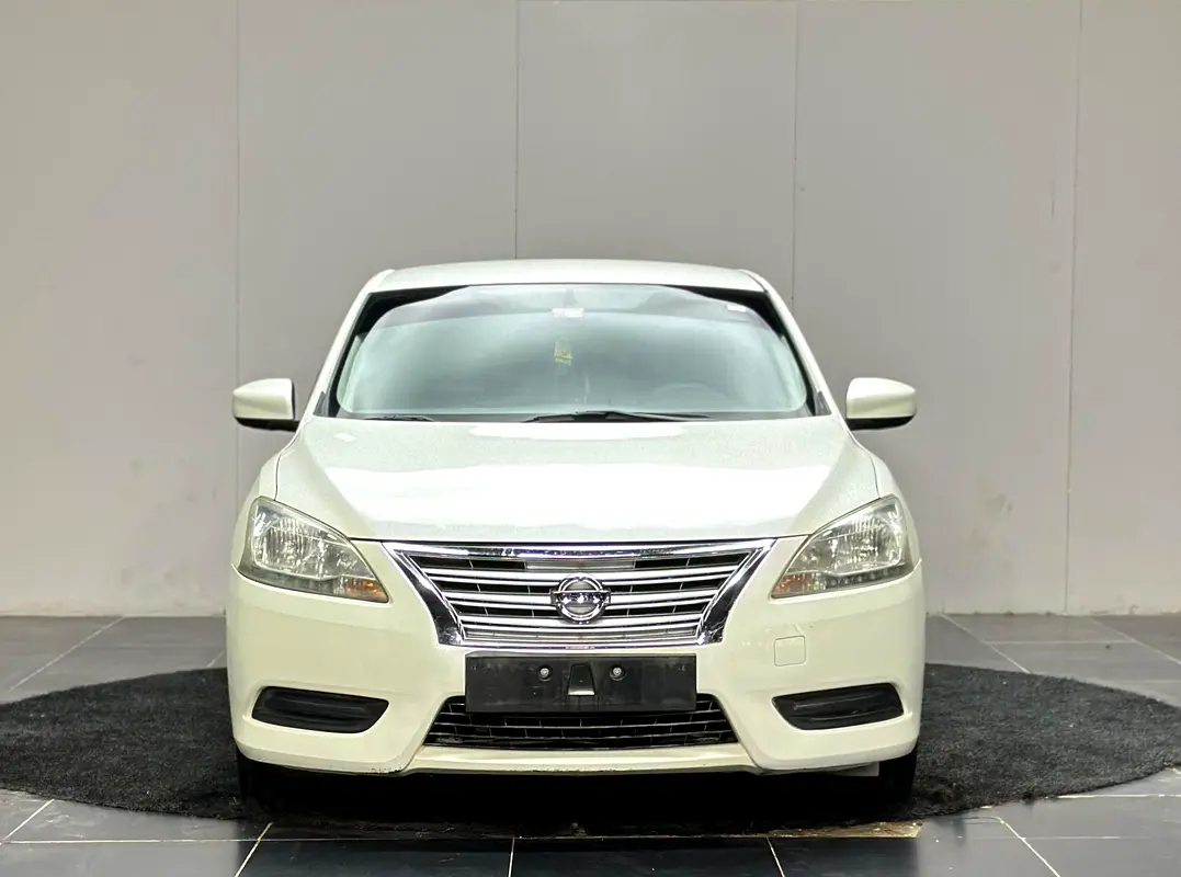 Nissan Sentra 2015 — photo 1 of 11