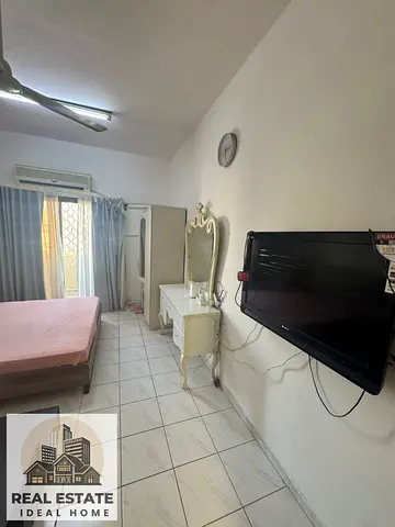 ** FURNISHED STUDIO ** WITH BALCONY ** MONTHLY BASIS ** FAMILY BUILDING