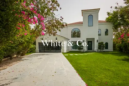 Upgraded 4BR Villa | Turn Key | Lake View