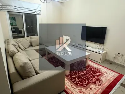 متاح للإيجار ✨ شقة غرفة وصالة مميزة مع 2 بلكونة وإطلالة رائعة من دور عالٍ، بتصميم عملي ومساحات مريحة تناسب الأفراد والعائلات الصغيرة. تضم 2 حمام وتشطي