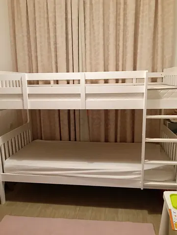 White Wooden Bunk Bed kids (with 2 Mattresses) - Good Condition!