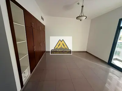 2BHK | ثاني ساكن | خزائن حائط + بلكونة | بناية عائلات | قريب من دبي والشارقة