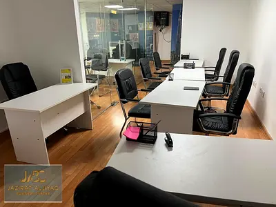 مساحة مكتبية بمكاتب مرنة مع عقد إيجار معتمد من دائرة التنمية الاقتصادية بسعر 6999 درهمًا إماراتيًا فقط
