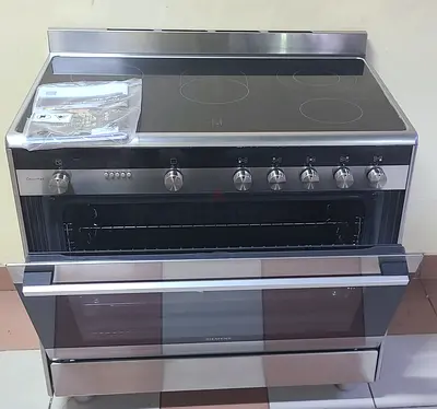 Siemens iQ700 electric ceramic cooker for sale in excellent condition. Modern design,