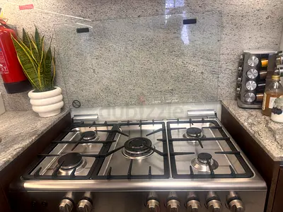 LG Stainless Steel 5-Burner Gas Hob in Good Condition hardly used .