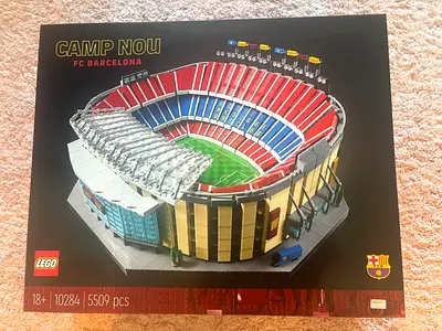 BRAND NEW LEGO 10284 ICONS CAMP NOU FC BARCELONA